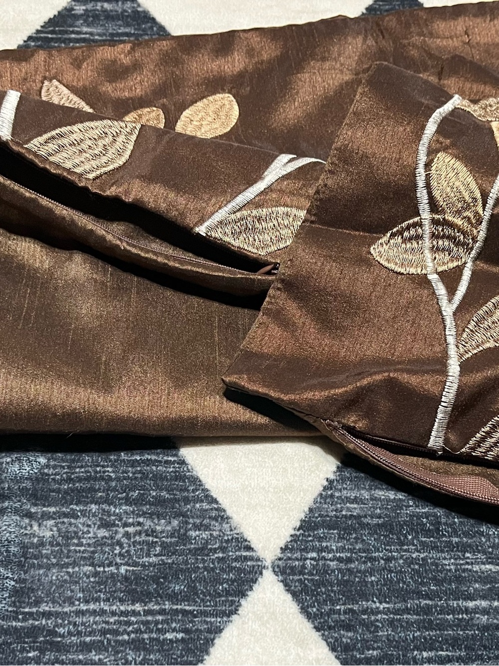 Signature Homestyles Fall Textiles. - Picture 14 of 16